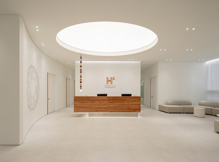 Reception at HOMMAGE Clinic, Sinnonhyeon, Seoul