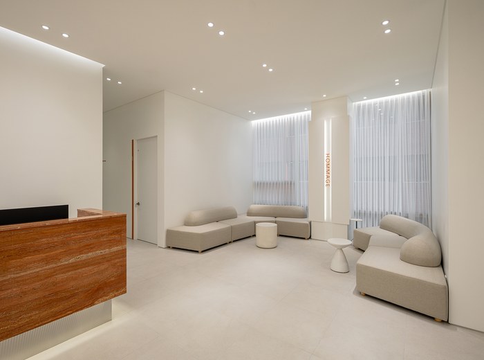 Waiting area at HOMMAGE Clinic, Seoul